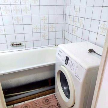 2 Кімнатна.Вул.Незалежності Біля АТБ.