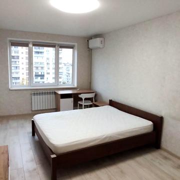 Оболонська пл. (Дружби Народів СРСР), 5