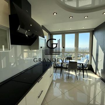 Воскресенська вул., 14-Б