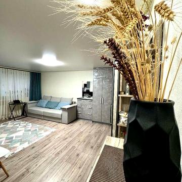 Продам 2 комнатную квартиру на Гагарина. Университет.