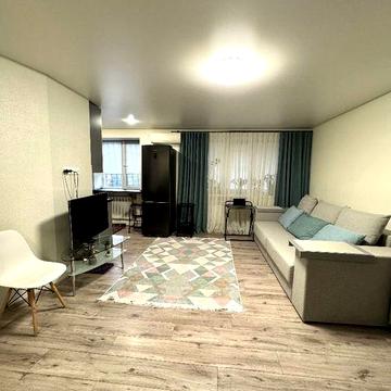 Продам 2 комнатную квартиру на Гагарина. Университет.