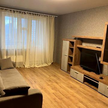 Здолбунівська вул., 9