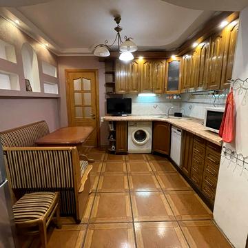 Героїв Дніпра вул., 30