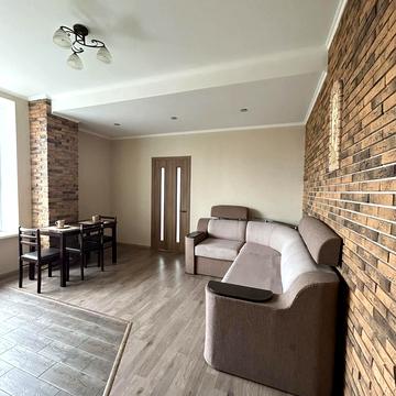 Данила Галицького вул., 1