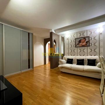 Академіка Філатова вул., 1/22