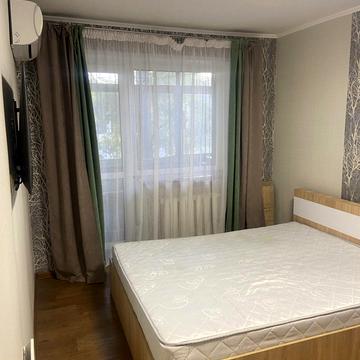 Романа Шухевича вул. (Бабушкіна), 8-12