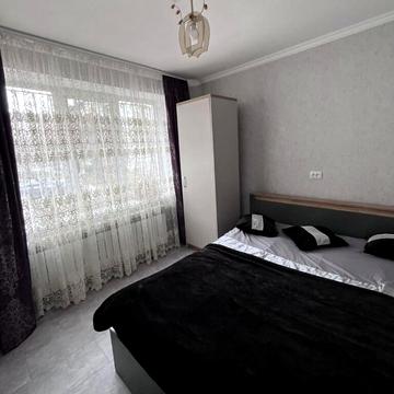 Олександра Божка вул. (Станіславського), 7