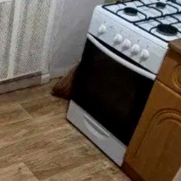 Стадіонна вул., 21/1