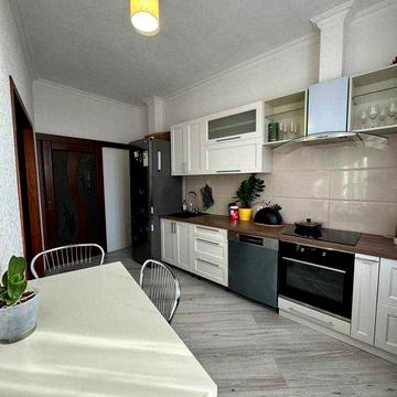 Продаж 2-х кімн. квартири збільшеного планування в центрі міста