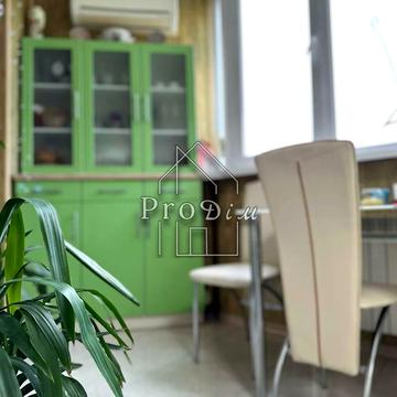 Миколи Лаврухіна вул., 7