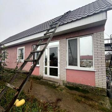 Продам будинок з простим, акуратним ремонтом. Заїжджай та живи!