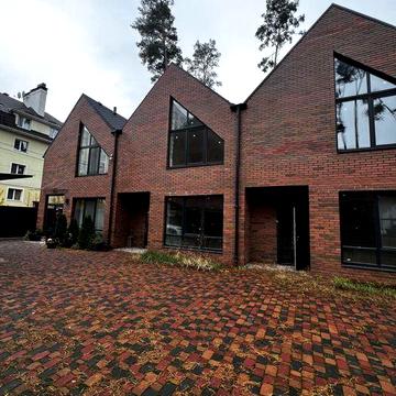 Таунхаус - 90 м2, вул. Лісова, парк Центральний. Закритий двір.