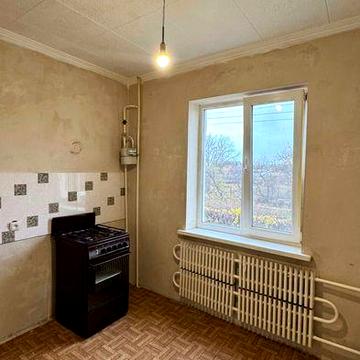 Продам 1 к.кв в Чугуеве , 2/5 эт, не угловая