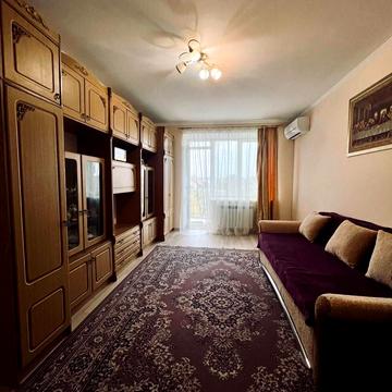 Черкаська вул., 4