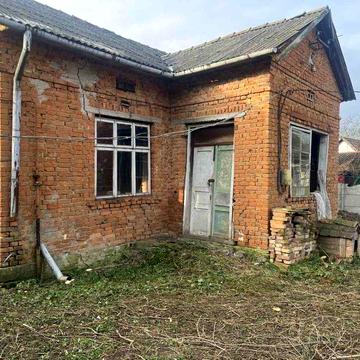 Будинок незавершений літня кухня