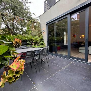 Дерибасівська вул., 18