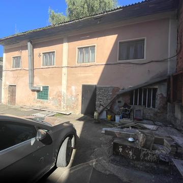 Севастопольська вул., 38