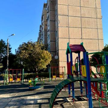 Продам 1 кімнатну квартиру 4 м-н Зарічний