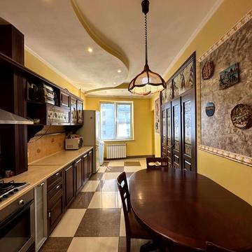 Академіка Андрія Сахарова вул., 80а