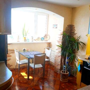 Оболонська пл. (Дружби Народів СРСР), 1