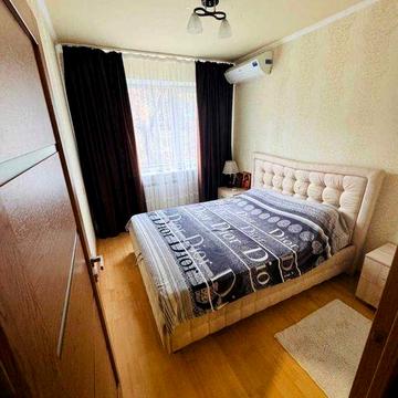 Продам двокімнатну квартиру по вул.Амосова