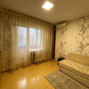 Композитора Лятошинського вул., 8