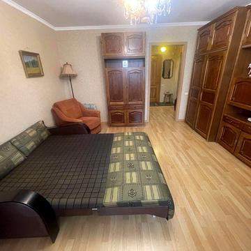 Продаж 1кімн.кв. біля МЕТРО, з 2-ма заскленими балконами