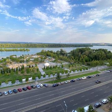 Набережна Перемоги вул., 62