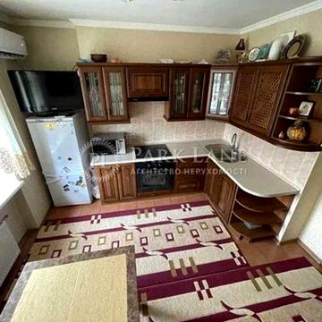 Продається простора 2-кімнатна квартира на вул. Олени Пчілки, 2