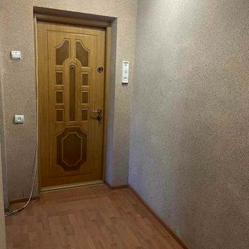 2-кімнатна квартира в центрі міста. Перший поверх.