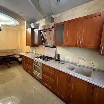 Продам 3 кімнатну квартиру вулиця Галицька в центрі 116м2