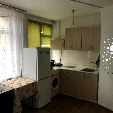 Златопільська вул., 3