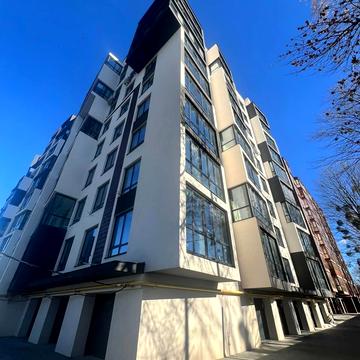 Довженка вул., 4