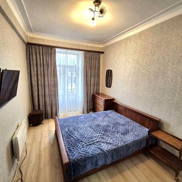 2 кімнатна квартира.Дворцова(центр)