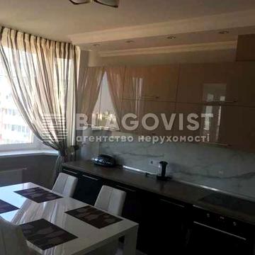 3к Максимовича Михайла 3г Можливий безготівковий продаж. Є генератор ЖК 4 сезони