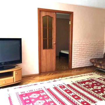 Оренда 2-к квартири-студії на вул. Кирилівська