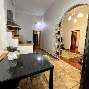 Софіївська вул., 4