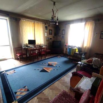 Продаж 2 кімнатної квартири з гаражем по вулиці Угорська.