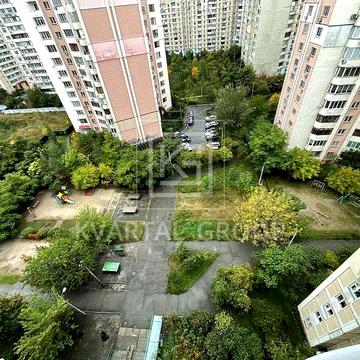 Продаж просторої 2кім кв, поруч метро