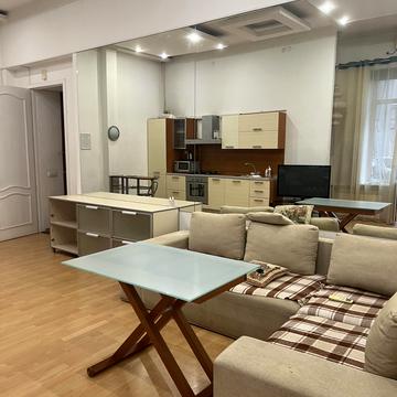 Саксаганського вул., 22