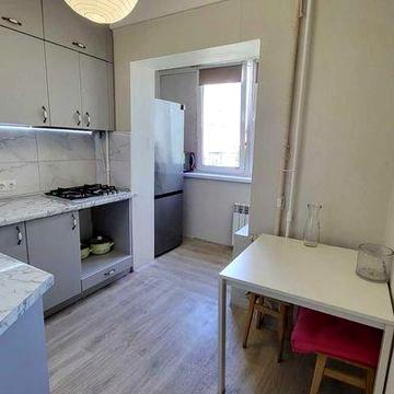 Продаж видової 1-кімнатної квартири Березняки, вул. Юрія Шумського, 8