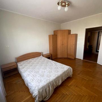 Анни Ахматової вул., 15