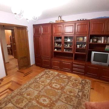 Трикімнатна квартира біля Велеса.