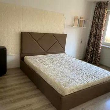 Дмитра Яворницького вул. (), 8б