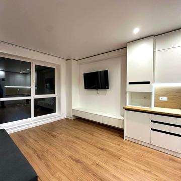 Студентська вул., 24