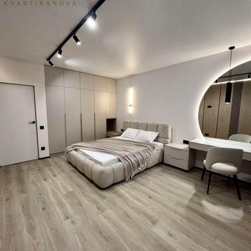 Угорська вул., 12