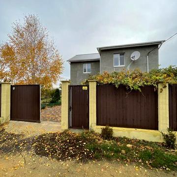 Гарний будинок, у Вишневому Саду