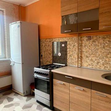 Беремо військових. Трикімнатна на Соборності України,