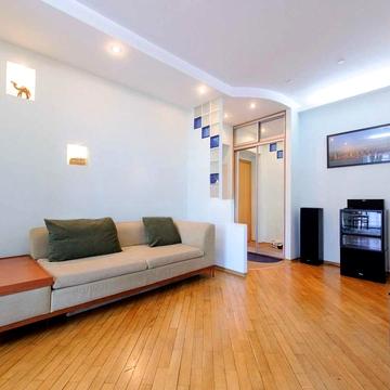 Круглоуніверситетська вул., 13