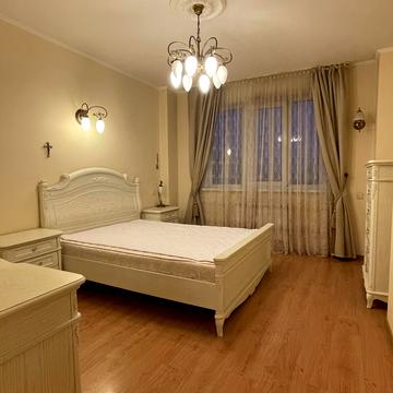 Юрія Шумського вул., 1